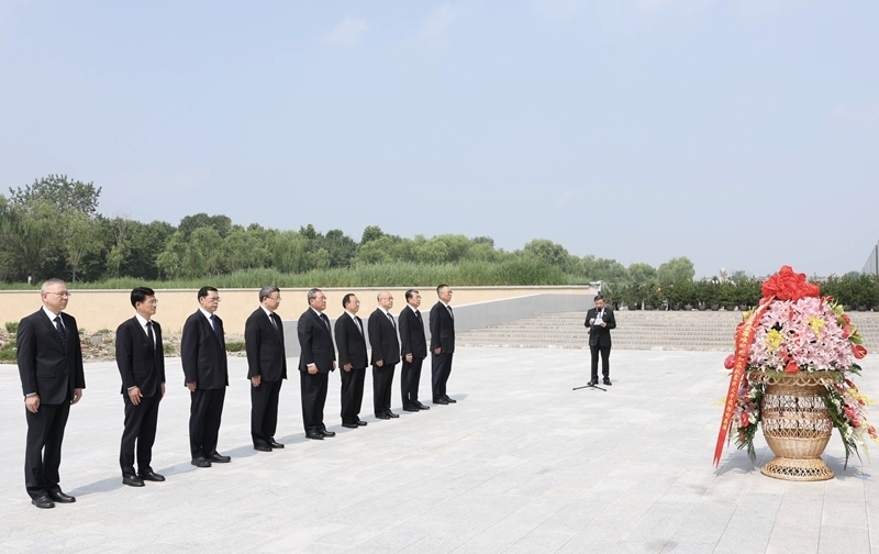 李强在河北唐山调研慰问时强调
持续提升防灾减灾救灾能力
切实保障人民群众生命财产安全「相关图片」