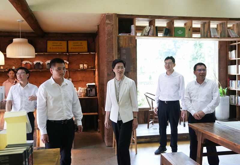 施小琳在眉山市调研时强调
保持高质量发展定力
推动经济持续向新向优向好发展「相关图片」
