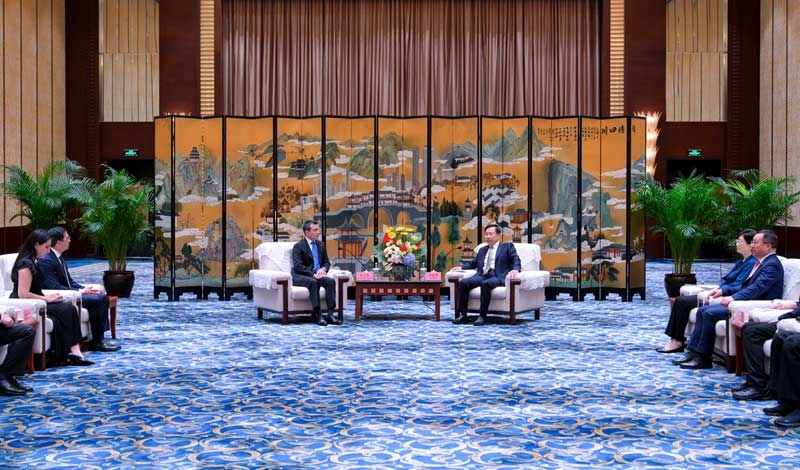 王晓晖施小琳会见厄瓜多尔总统诺沃亚「相关图片」
