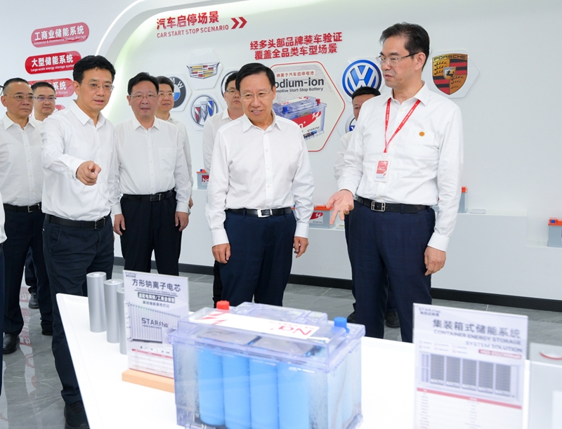 王晓晖在宜宾市内江市眉山市调研时强调
坚持智能化绿色化融合化方向
不断夯实高质量发展的产业根基「相关图片」