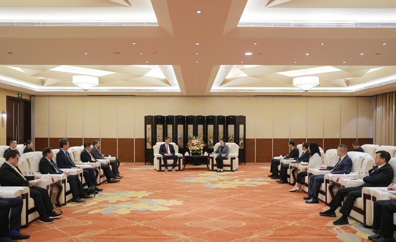 施小琳会见美国夏威夷州议员代表团「相关图片」