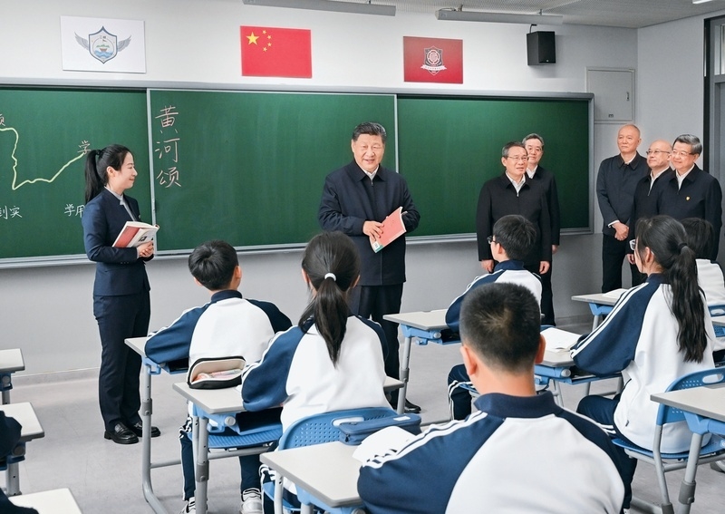 习近平：加强普惠性、基础性、兜底性民生建设「相关图片」