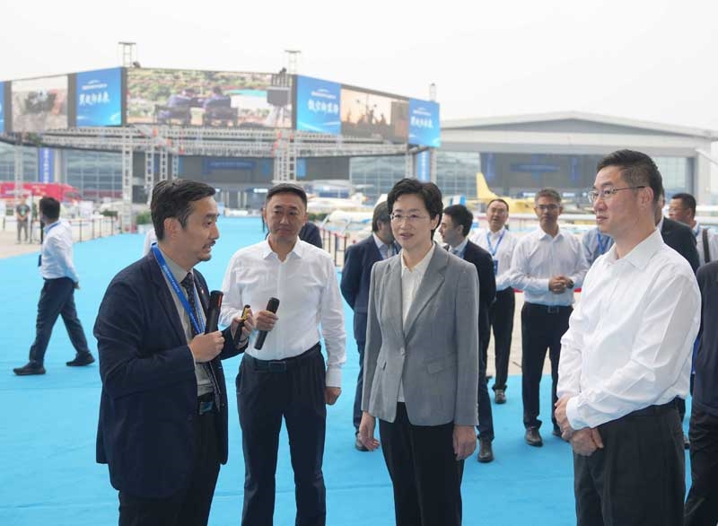 2026低空经济产业发展大会在自贡开幕
施小琳出席「相关图片」