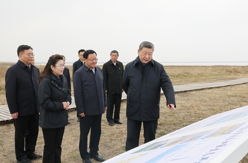 习近平在内蒙古乌兰察布考察时强调
统筹高质量发展和高水平保护
坚定不移走生态优先绿色发展之路「相关图片」