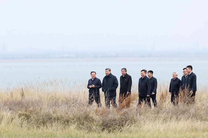 习近平在内蒙古乌兰察布考察时强调
统筹高质量发展和高水平保护
坚定不移走生态优先绿色发展之路「相关图片」