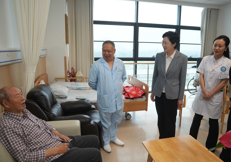 施小琳在成都市调研养老服务工作时强调
用心用情把生活保障好作用发挥好权益维护好
让广大老年人共享发展成果安享幸福晚年「相关图片」